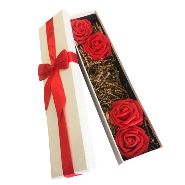 جعبه هدیه همراه با گل رز 36سانتی نفیس گالری کد 1a