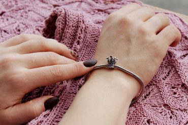 11 مدل پرطرفدار دستبند زنانه که هر خانمی باید داشته باشد
